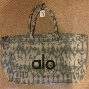 Alo beach bag never used.
